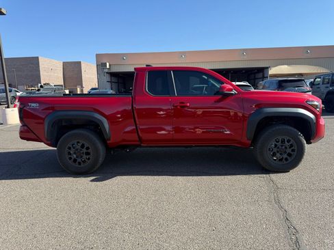 Used 2025 Toyota Tacoma PreRunner w/ TRD Prerunner Upgrade Package RWD image 4