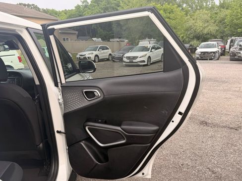 Used 2023 Kia Soul LX w/ Option Group 015 FWD image 18