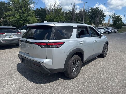 Used 2025 Nissan Pathfinder SV FWD image 5