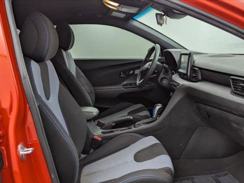 Used 2020 Hyundai Veloster 2.0 image 18