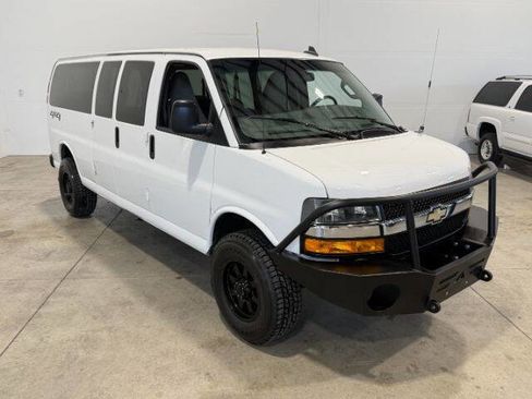 Used 2018 Chevrolet Express 3500 LT w/ LT Preferred Equipment Group RWD image 6