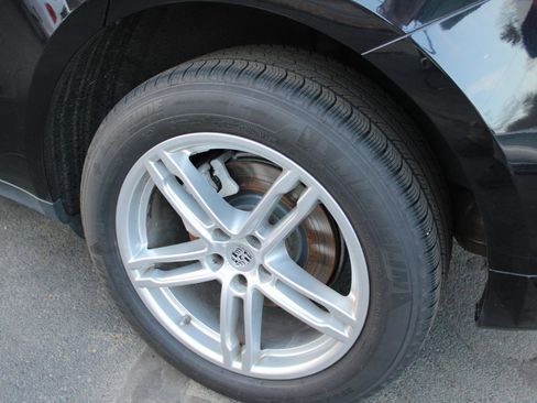 Used 2017 Porsche Macan S image 8