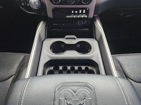 Used 2019 RAM 1500 Laramie AWD/4WD image 12