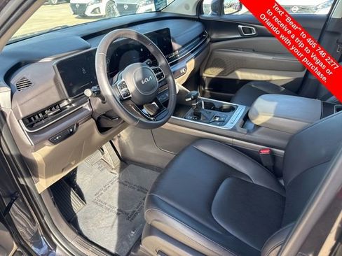 Used 2025 Kia Carnival image 15