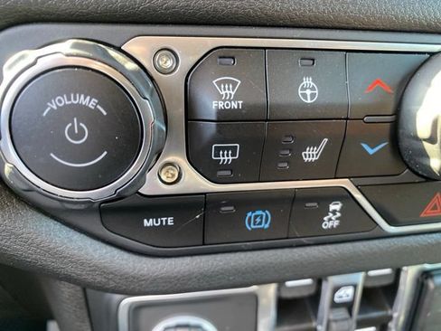 Used 2024 Jeep Wrangler Unlimited AWD/4WD image 13