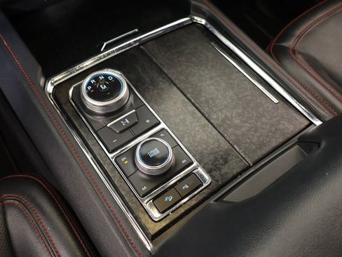 Used 2023 Ford Expedition Limited image 8