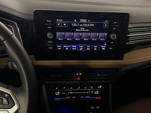 Used 2025 Volkswagen Jetta SEL FWD image 19