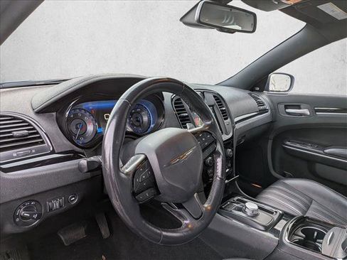 Used 2019 Chrysler 300 S image 10