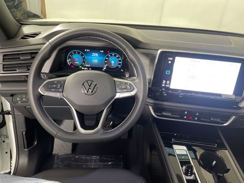 New 2026 Volkswagen Atlas Cross Sport SE image 12