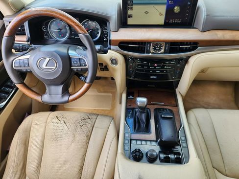 Used 2017 Lexus LX 570 4WD w/ Luxury Package image 27