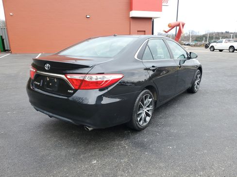 Used 2017 Toyota Camry XSE image 4