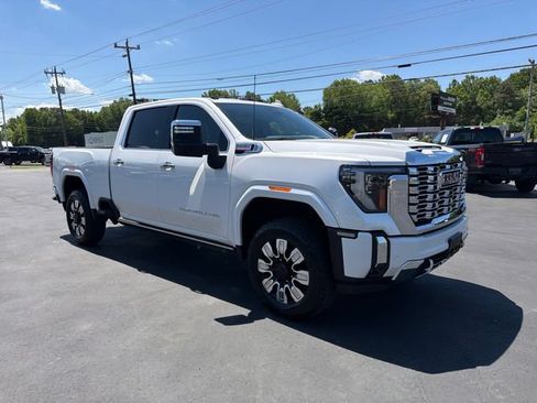 Used 2025 GMC Sierra 3500 Denali w/ Technology Package AWD/4WD image 3