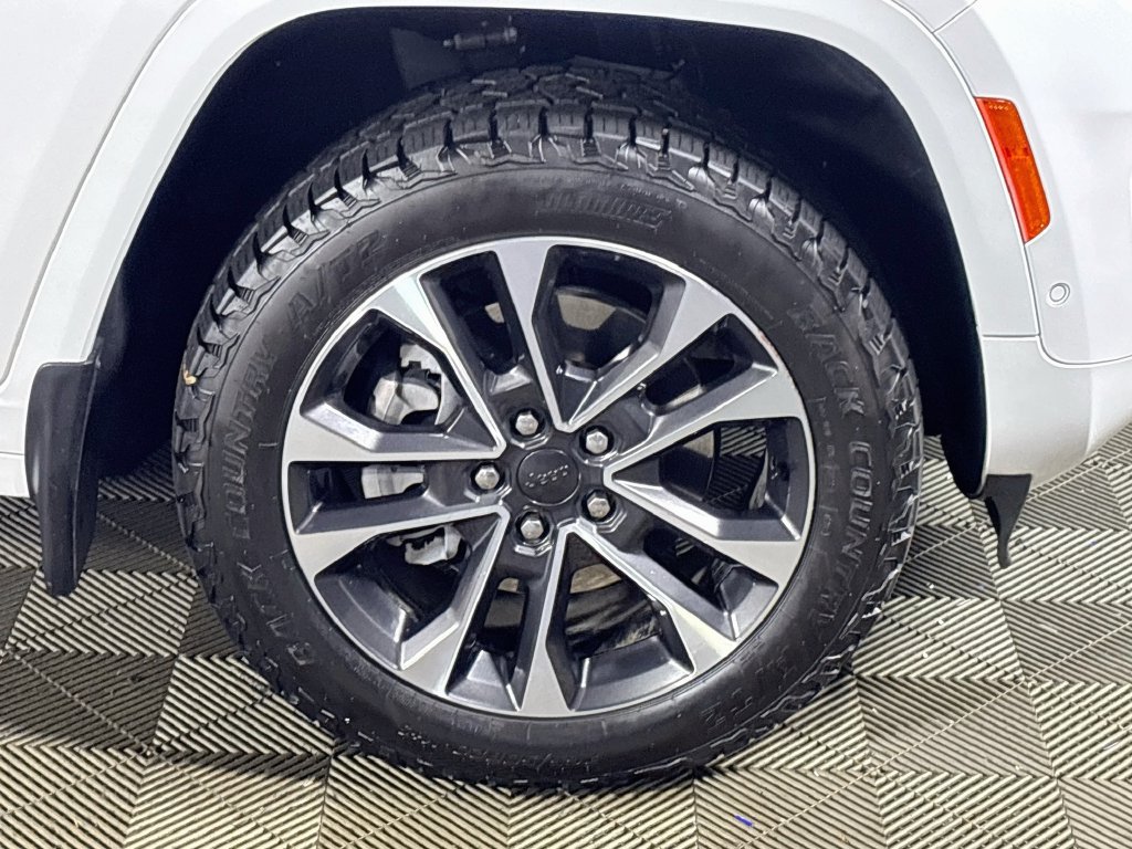 Used 2023 Jeep Grand Cherokee Overland w/ Advanced Protech Group III AWD/4WD image 24