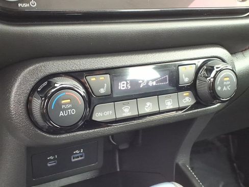 Used 2022 Nissan Kicks SR FWD image 22