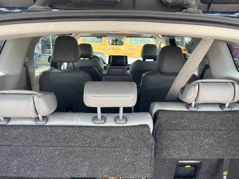Used 2023 Toyota Sienna XLE FWD image 9