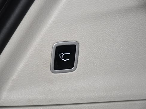 Used 2020 Chrysler Pacifica Touring-L FWD image 50
