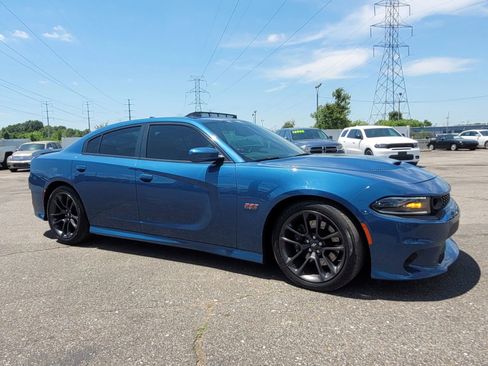 Used 2020 Dodge Charger Scat Pack RWD image 2