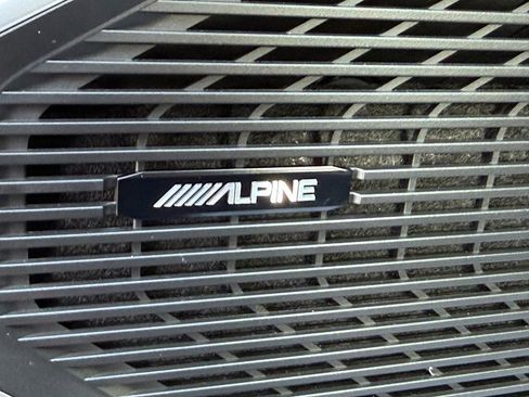 Used 2024 Jeep Wagoneer 4x4 w/ Premium Group I image 25