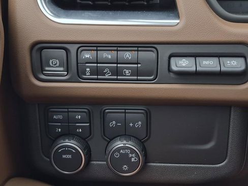 Used 2023 Chevrolet Suburban High Country AWD/4WD image 37