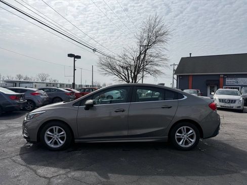 Used 2017 Chevrolet Cruze LT image 6