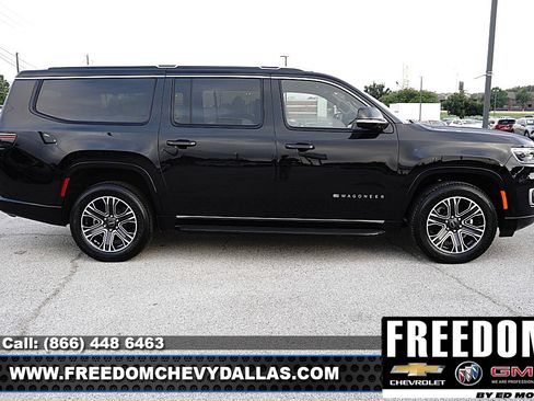 Used 2025 Jeep Wagoneer L Series II AWD/4WD image 39