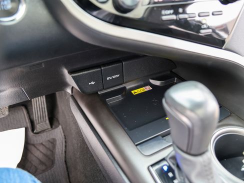 Used 2022 Toyota Camry XSE w/ Navigation Package image 24