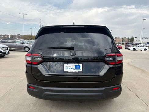 Used 2023 Honda Pilot LX image 6