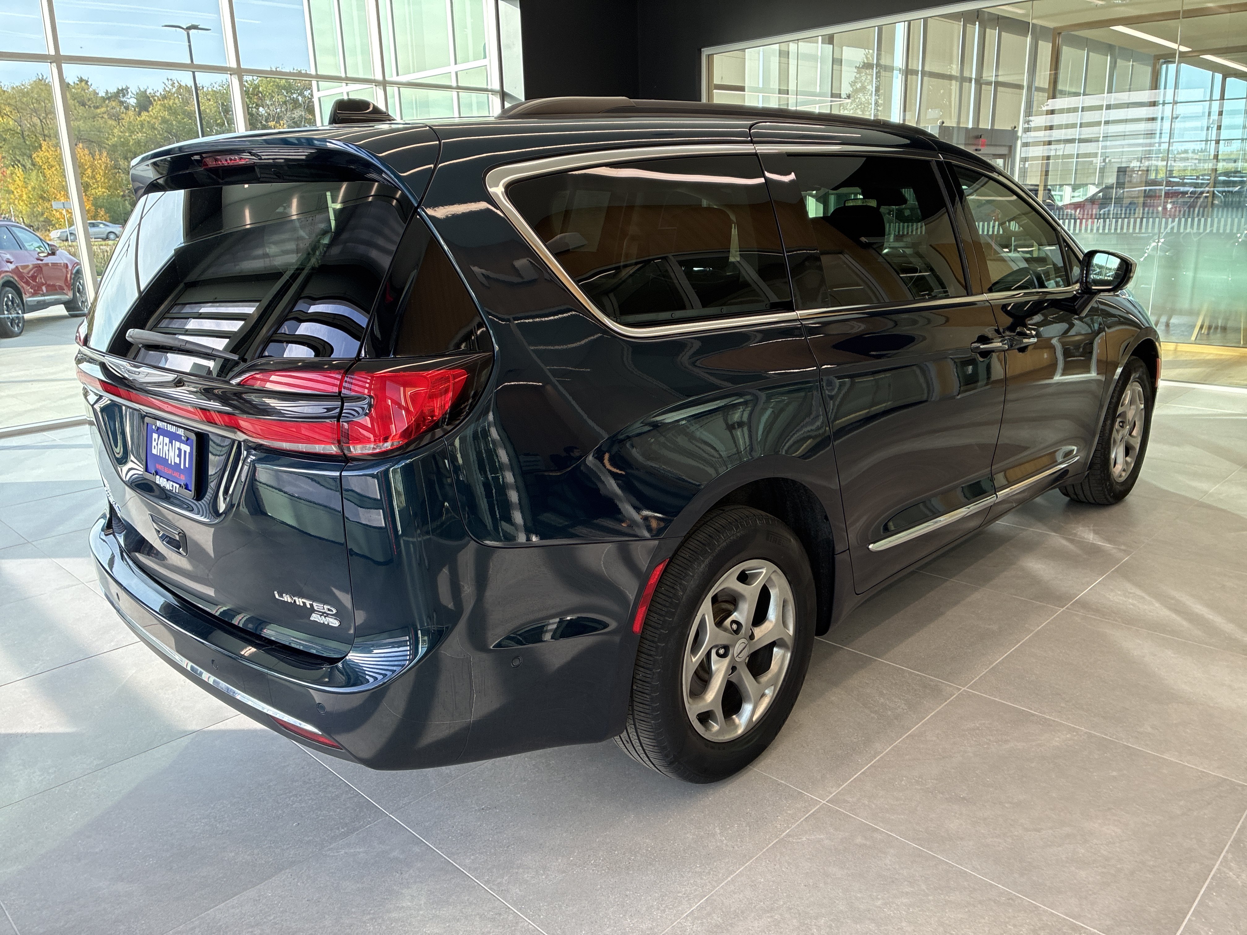 Certified 2023 Chrysler Pacifica Limited w/ Uconnect Theater Family Group AWD/4WD image 5