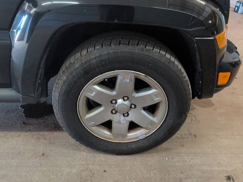 Used 2007 Jeep Liberty Limited AWD/4WD image 12