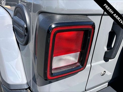 Used 2020 Jeep Wrangler Unlimited Sahara image 22