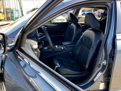 Used 2019 Nissan Altima 2.5 SR w/ SR Premium Package image 7