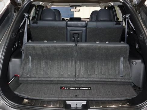 Used 2022 Mitsubishi Outlander SE image 14