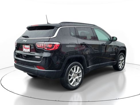 Used 2023 Jeep Compass Latitude AWD/4WD image 4
