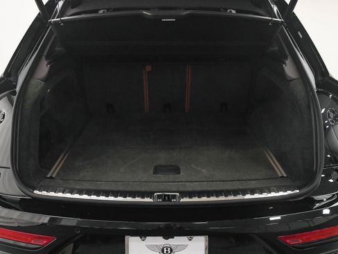 Certified 2022 Bentley Bentayga image 11