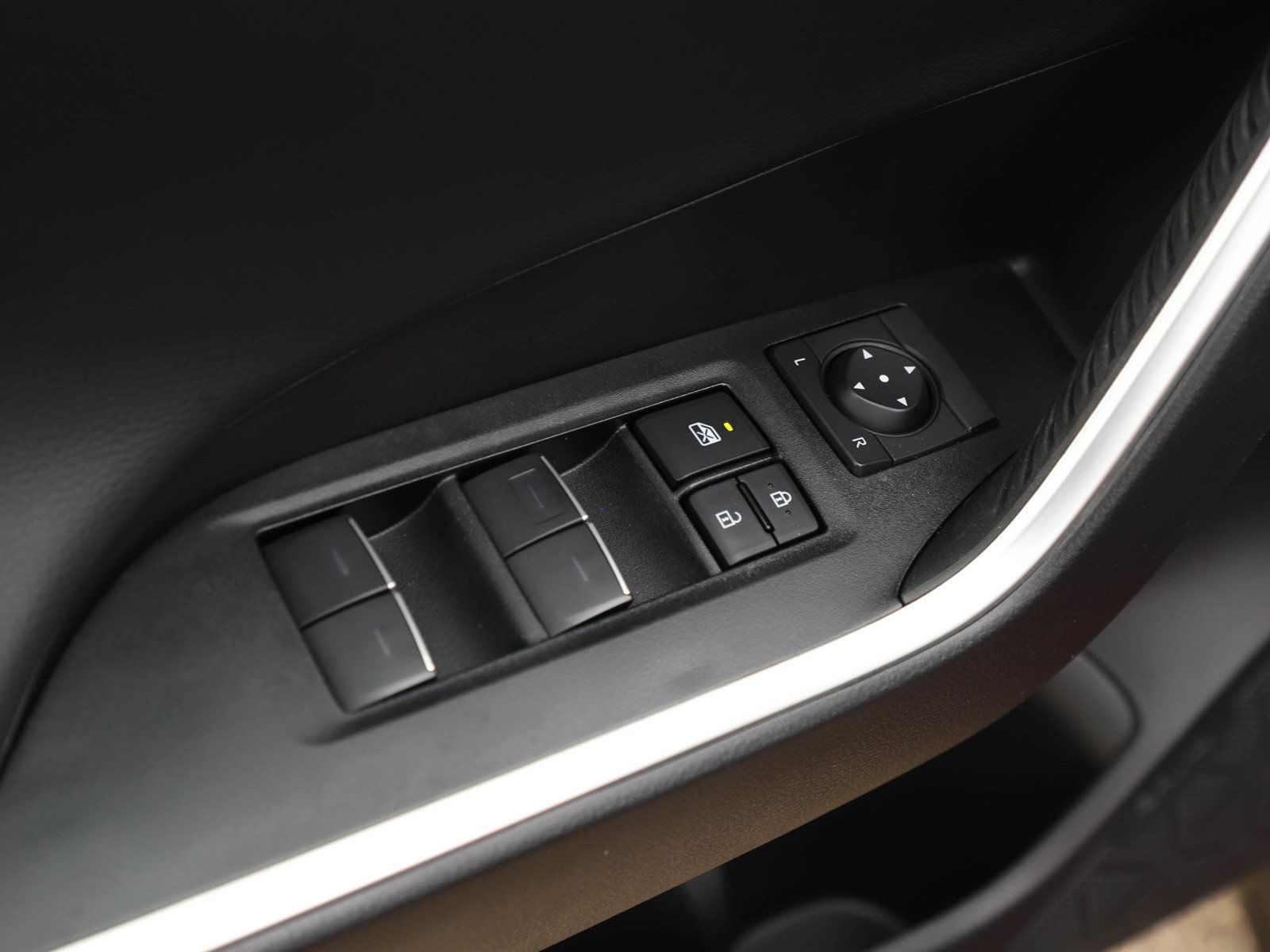 Used 2025 Toyota RAV4 Limited w/ Weather Package AWD/4WD image 22