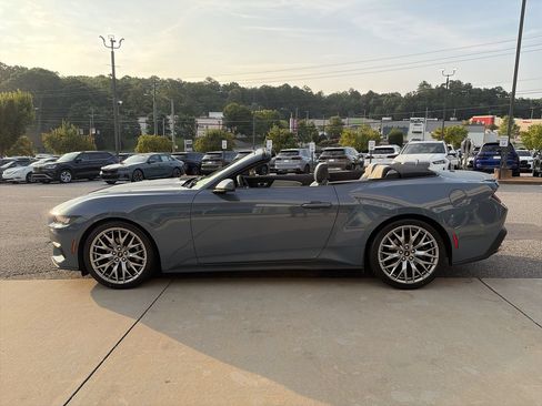 Used 2024 Ford Mustang Premium RWD image 5