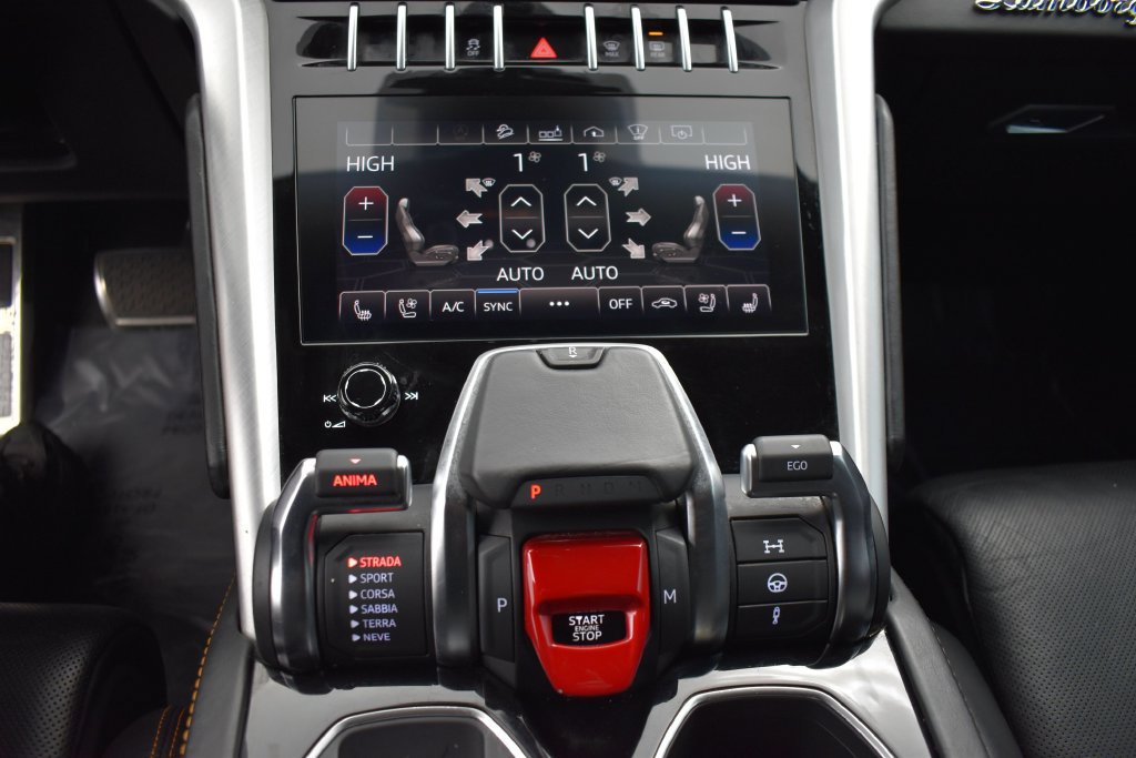 Used 2020 Lamborghini Urus AWD/4WD image 9