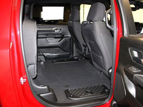 New 2026 RAM 1500 4x4 Crew Cab image 33