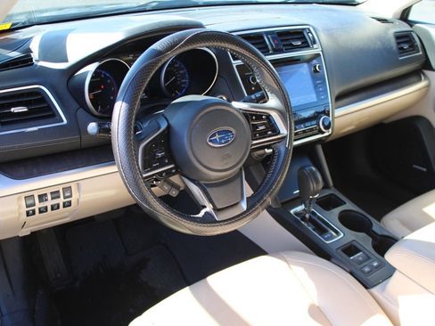 Used 2018 Subaru Outback 2.5i Limited image 3