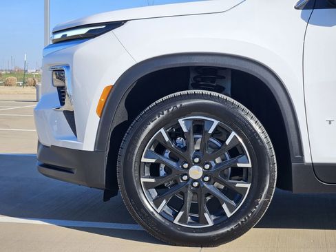 New 2026 Chevrolet Traverse LT w/ Sun and Wheel Package FWD image 12