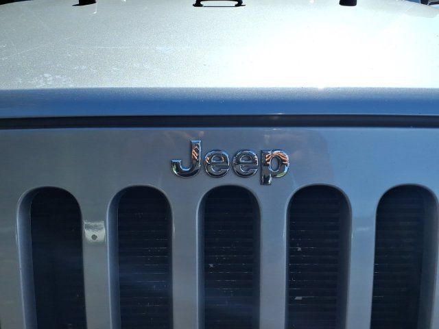 Used 2013 Jeep Wrangler Unlimited Sahara w/ Dual Top Group AWD/4WD image 11