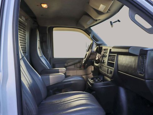 Used 2016 Chevrolet Express 2500 image 34