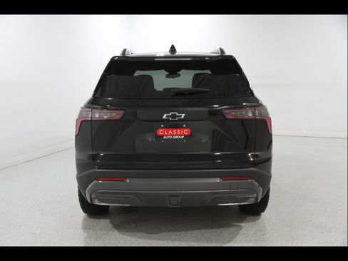 Used 2026 Chevrolet Equinox ACTIV AWD/4WD image 17
