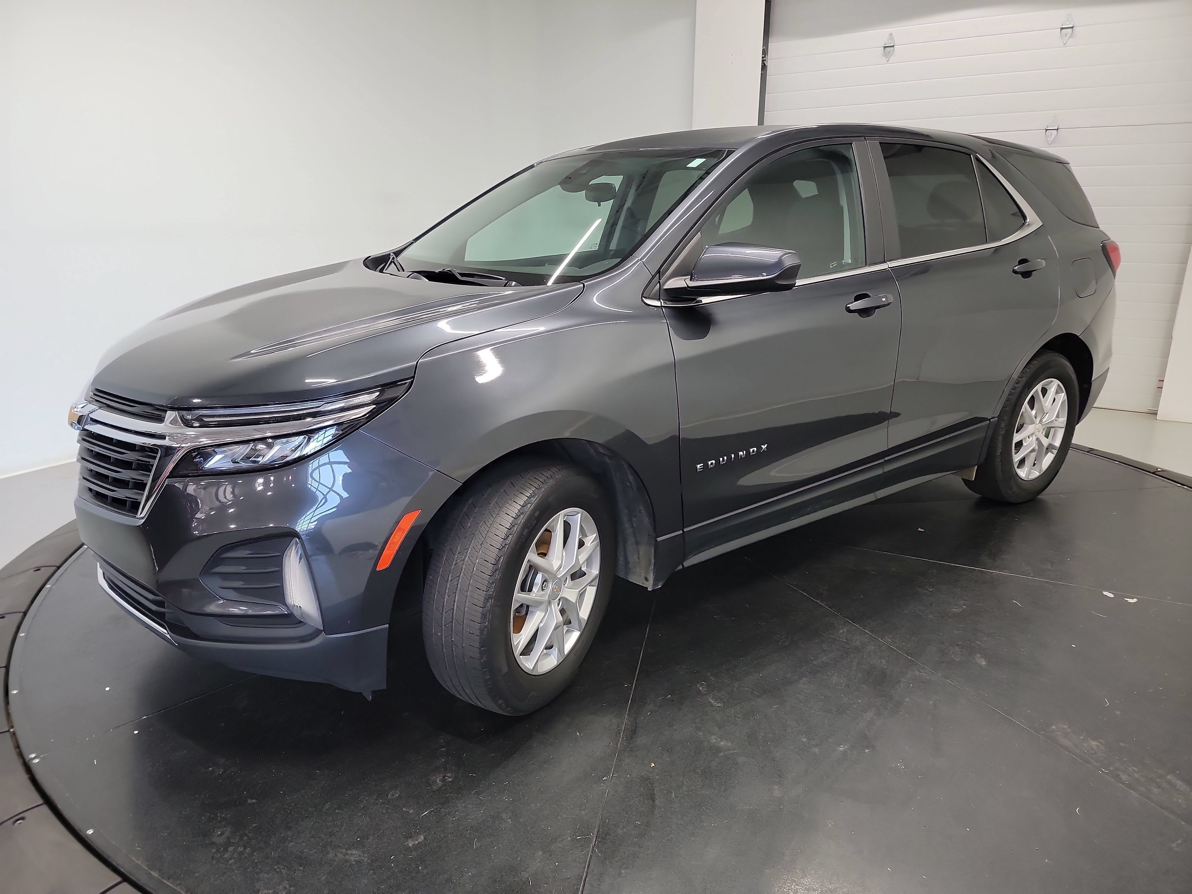 Used 2023 Chevrolet Equinox LT FWD image 3