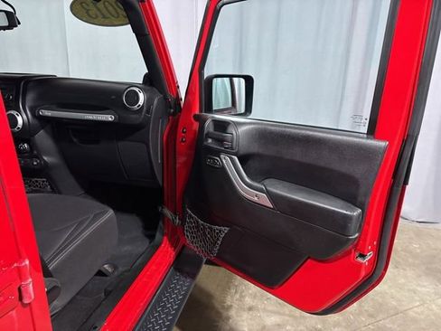 Used 2013 Jeep Wrangler Unlimited Sahara AWD/4WD image 27