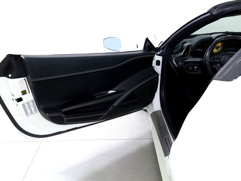 Used 2014 Ferrari 458 Spider RWD image 11