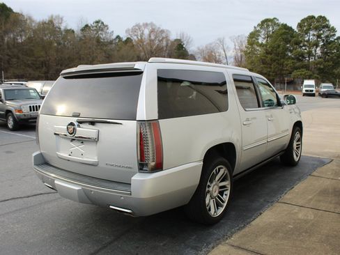 Used 2013 Cadillac Escalade ESV Premium image 3