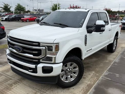 Used 2020 Ford F250 Platinum w/ FX4 Off-Road Package AWD/4WD image 3