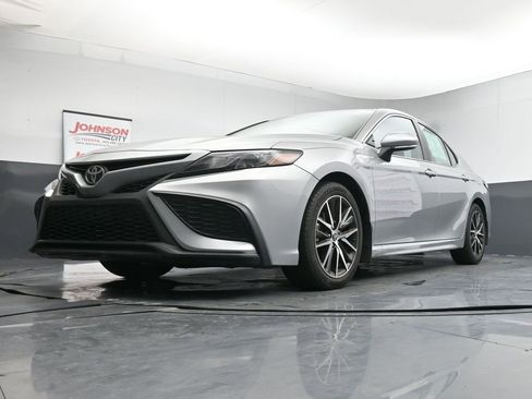 Used 2021 Toyota Camry SE image 32