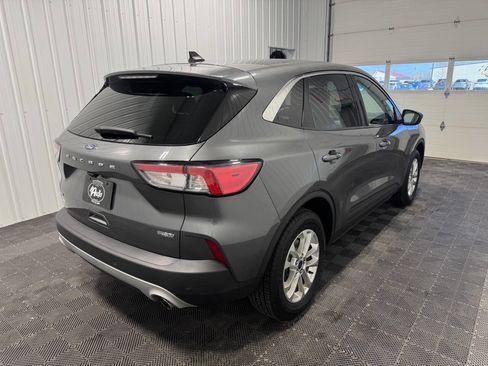 Used 2021 Ford Escape SE image 3